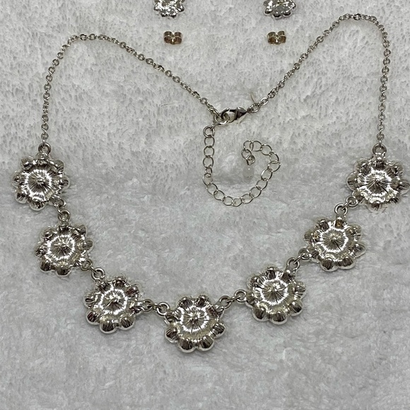 Avon Sparkling Flowers Statement Set - Picture 7 of 12